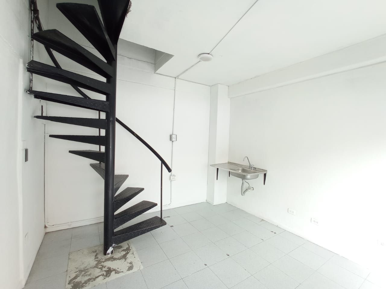 Local en arriendo Antioquia Medellín Guayabal 27 m2 Habitaciones 0 Baños 1 Garajes 0 Precio $1600000