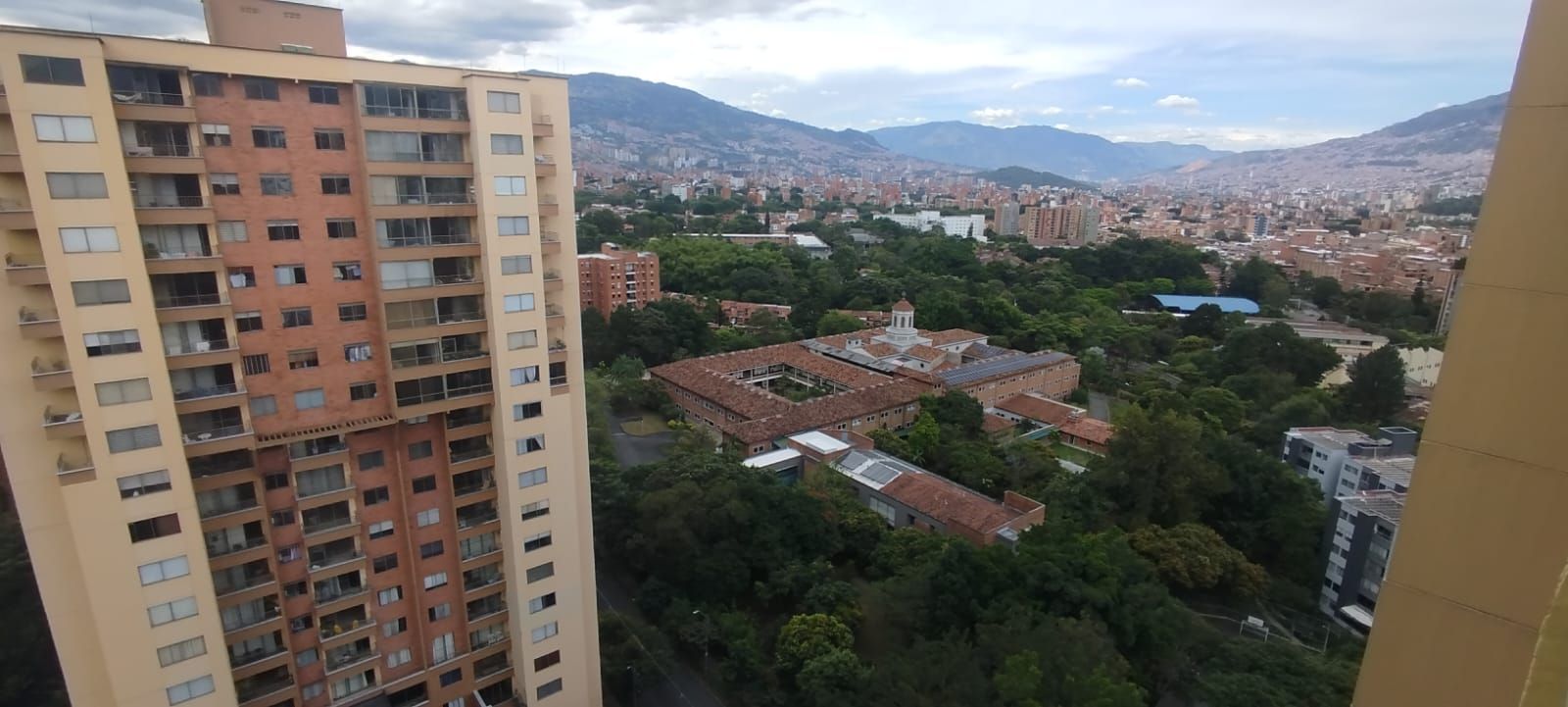 Apartamento en arriendo Antioquia Medellín Ub Cedros De La Colina 100 m2 Habitaciones 3 Baños 2 Garajes 1 Precio $4600000