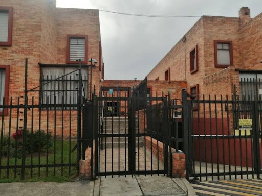 Casa en arriendo Cundinamarca Bogotá Mallorca 103 m2 Habitaciones 3 Baños 2 Garajes 2 Precio $4500000