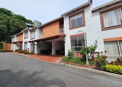 Casa en arriendo Santander Floridablanca Cr Versalles Ii 120 m2 Habitaciones 3 Baños 3 Garajes 1 Precio $3610000