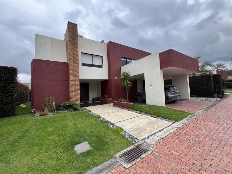 Casa en venta Cundinamarca Cajicá Vda Canelon 376 m2 Habitaciones 4 Baños 5 Garajes 4 Precio $1380000000