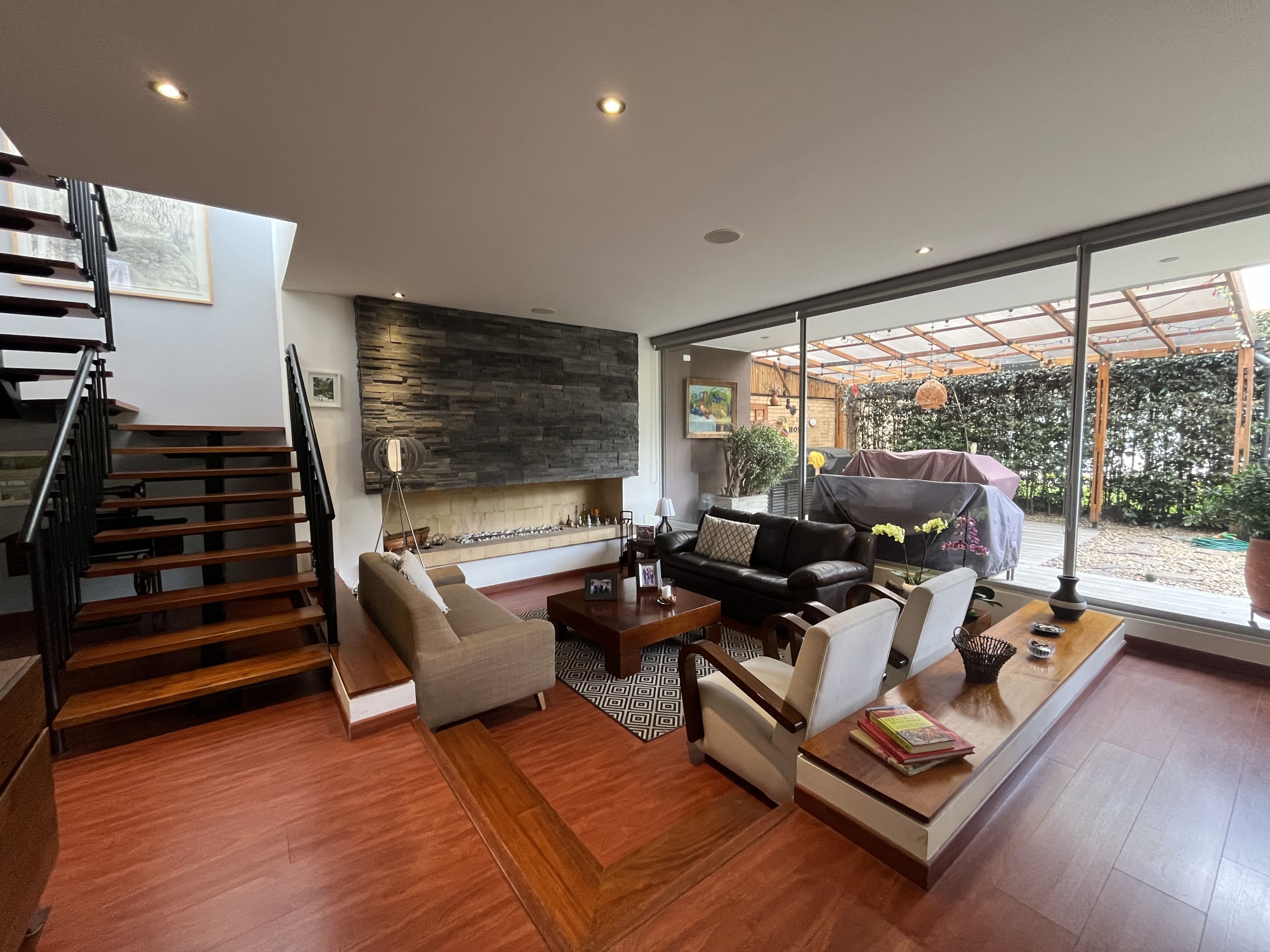 Casa en venta Cundinamarca Cajicá Vda Chuntame 190 m2 Habitaciones 4 Baños 5 Garajes 4 Precio $1200000000