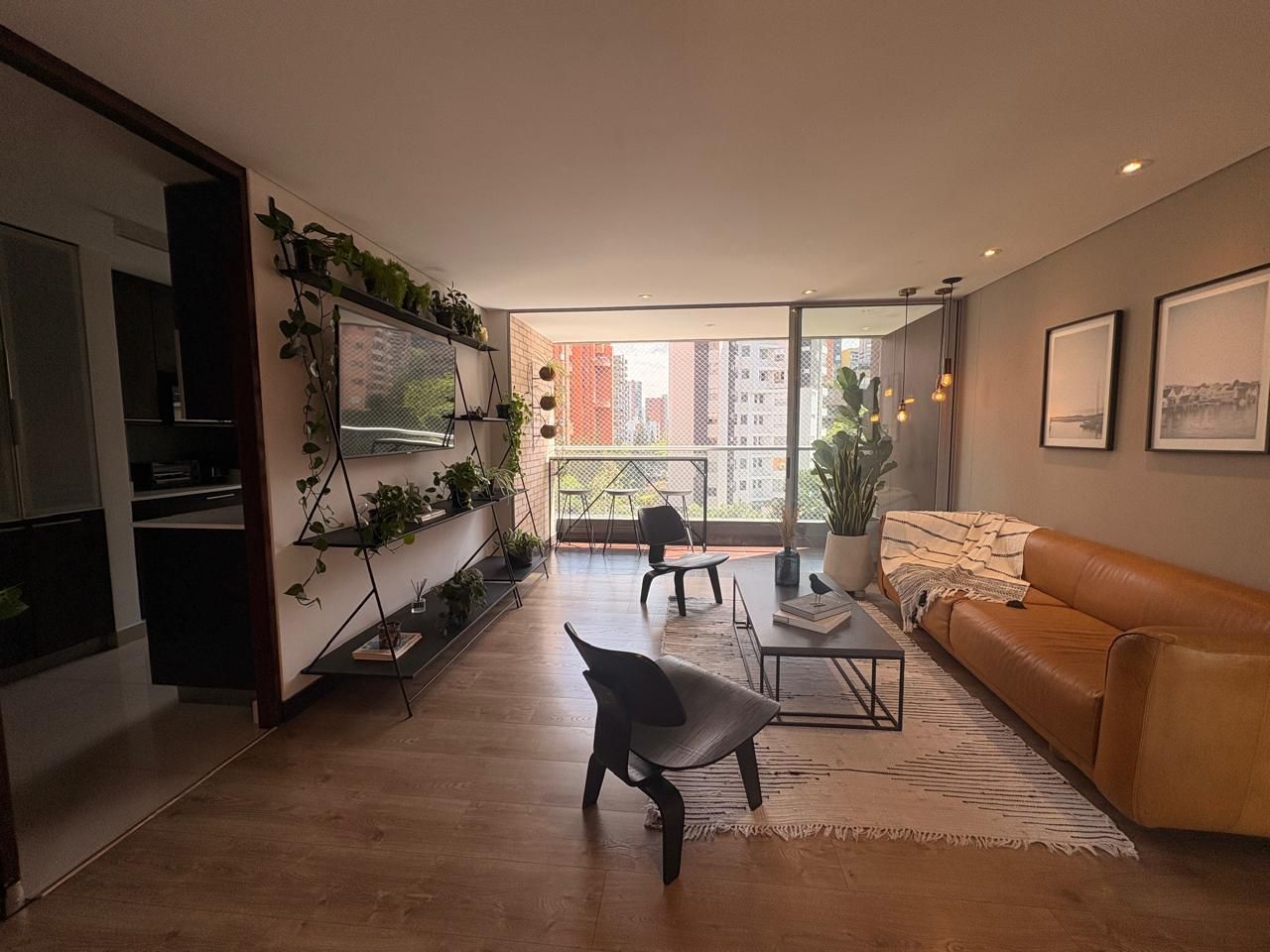 Apartamento en arriendo Antioquia Medellín Lalinde 100 m2 Habitaciones 2 Baños 3 Garajes 2 Precio $8100000