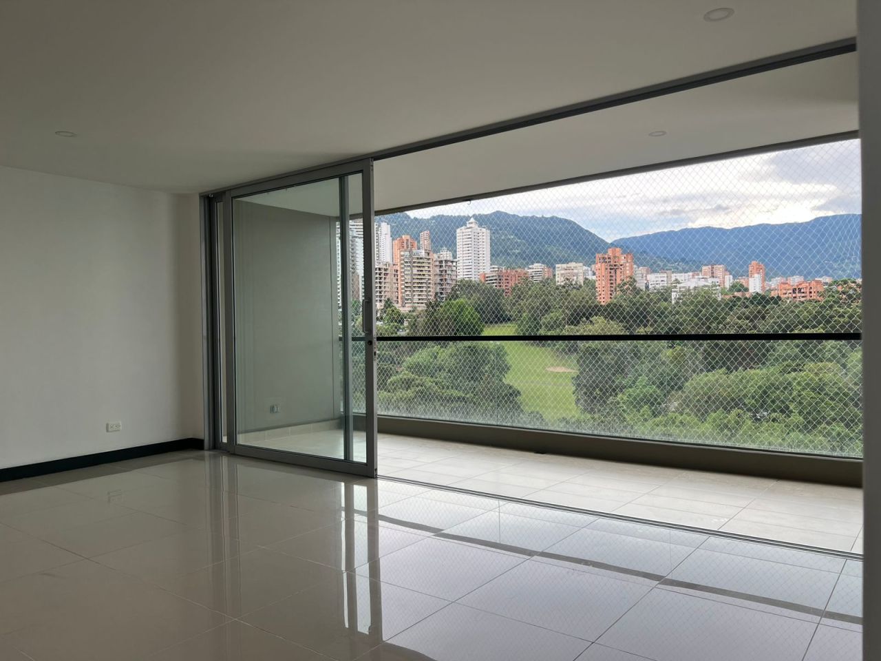 Apartamento en arriendo Antioquia Medellín Los Balsos No 1 110 m2 Habitaciones 3 Baños 3 Garajes 2 Precio $5650000