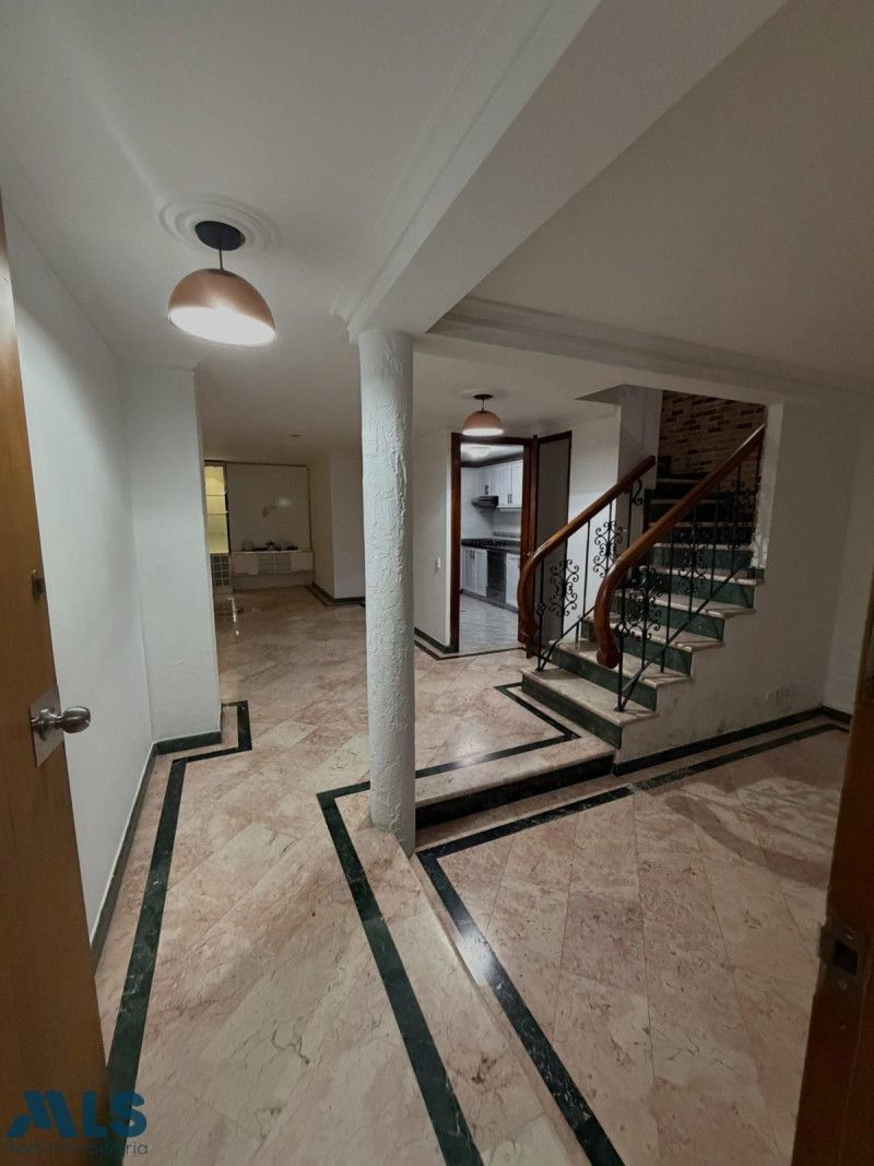 Casa en venta Antioquia Medellín Diego Echavarria 334 m2 Habitaciones 3 Baños 3 Garajes 1 Precio $1300000000