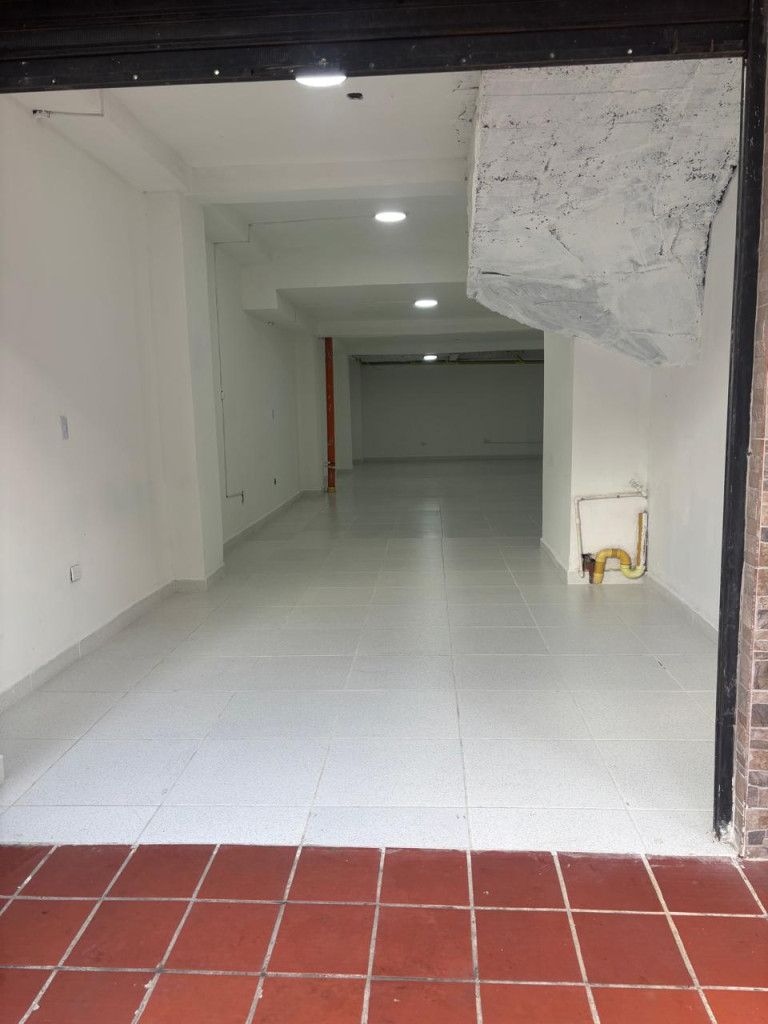 Local en arriendo Antioquia Medellín Miraflores 160 m2 Habitaciones 0 Baños 1 Garajes 0 Precio $8000000