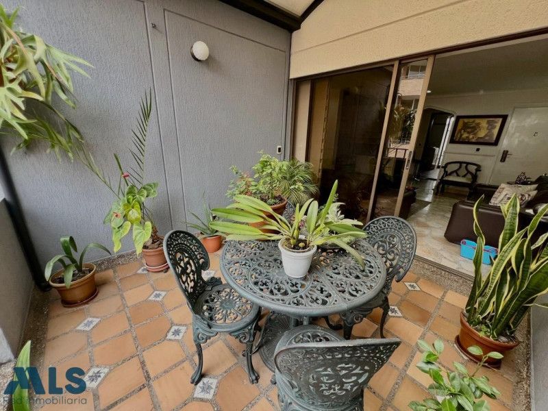 Apartamento en venta Antioquia Medellín Laureles 144 m2 Habitaciones 3 Baños 2 Garajes 2 Precio $750000000