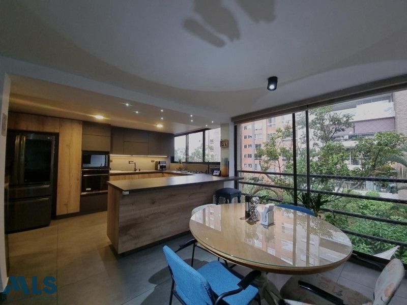 Casa en venta Antioquia Medellín El Tesoro 320 m2 Habitaciones 4 Baños 3 Garajes 3 Precio $1870000000
