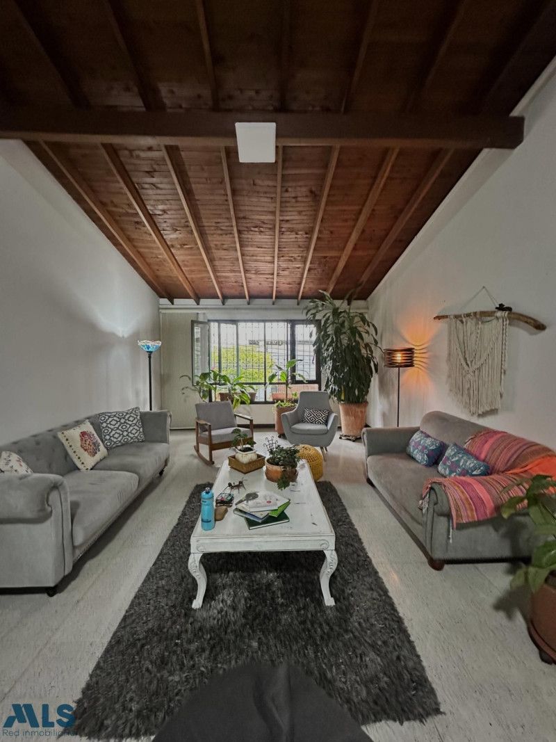 Casa en venta Antioquia Medellín Los Conquistadores 250 m2 Habitaciones 5 Baños 3 Garajes 1 Precio $1270000000