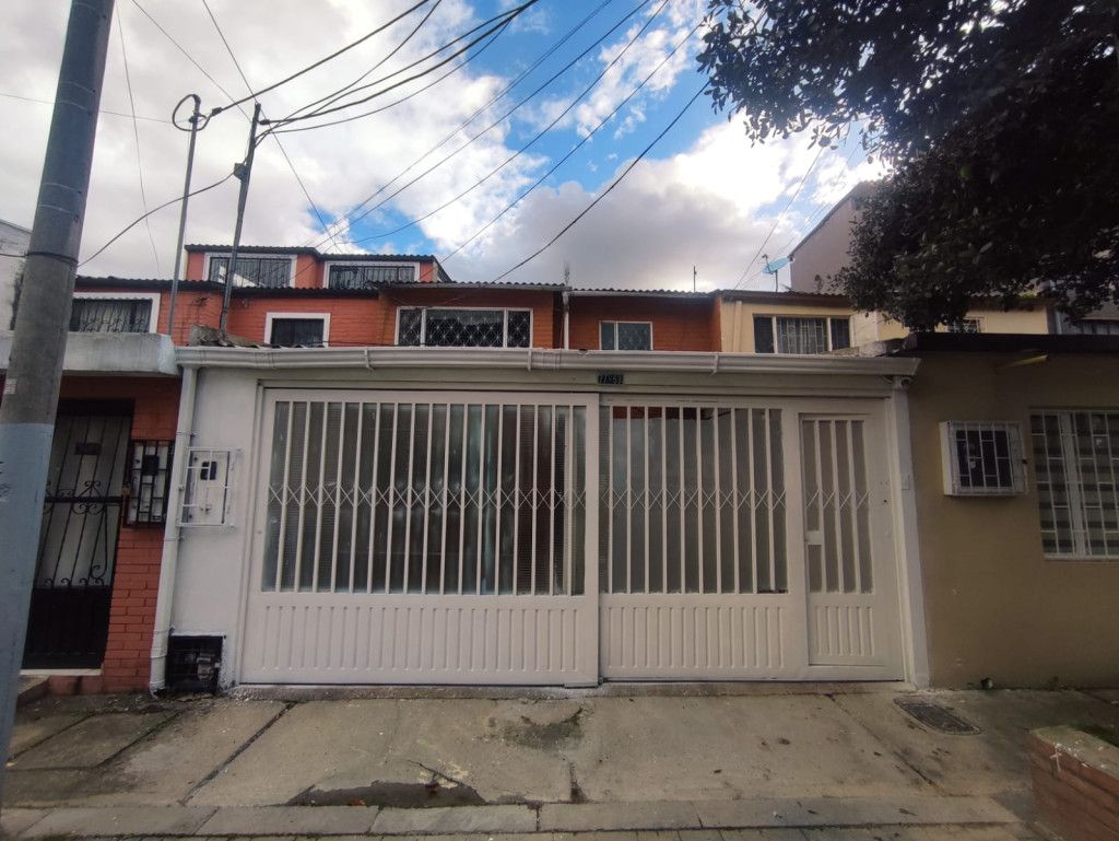 Casa en arriendo Cundinamarca Bogotá Ub Santa Cecilia 150 m2 Habitaciones 4 Baños 3 Garajes 2 Precio $3031000