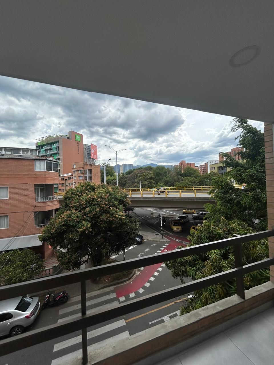 Apartaestudio en arriendo o venta Antioquia Medellín Rosales 51 m2 Habitaciones 1 Baños 1 Garajes 0 Precio venta $430000000 Precio arriendo $2500000