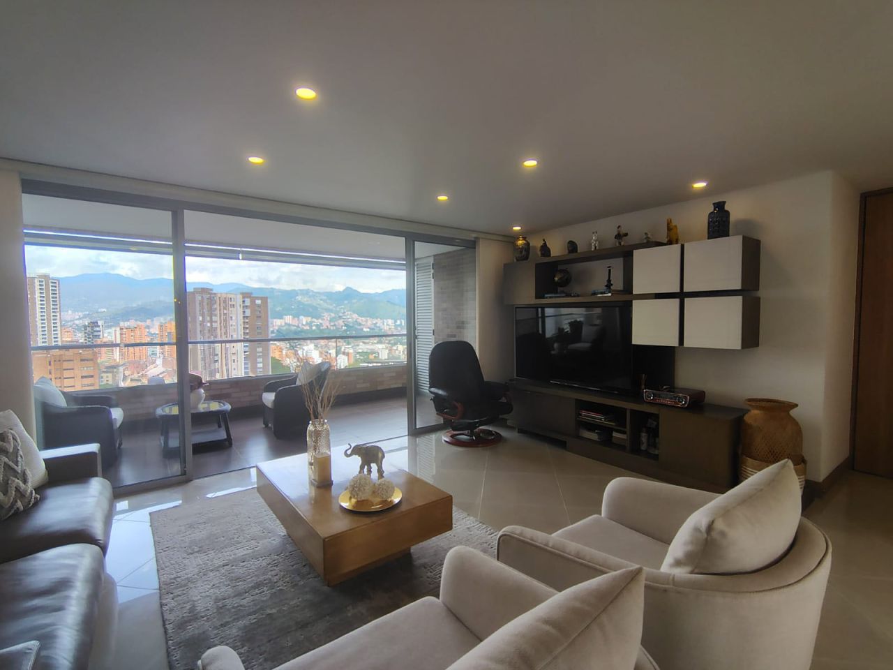 Apartamento en venta Antioquia Medellín El Poblado 125 m2 Habitaciones 3 Baños 3 Garajes 2 Precio $1300000000