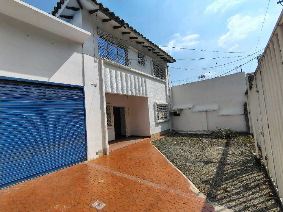 Oficina en arriendo o venta Valle Del Cauca Cali Versalles 200 m2 Habitaciones 0 Baños 2 Garajes 0 Precio venta $1200000000 Precio arriendo $6500000