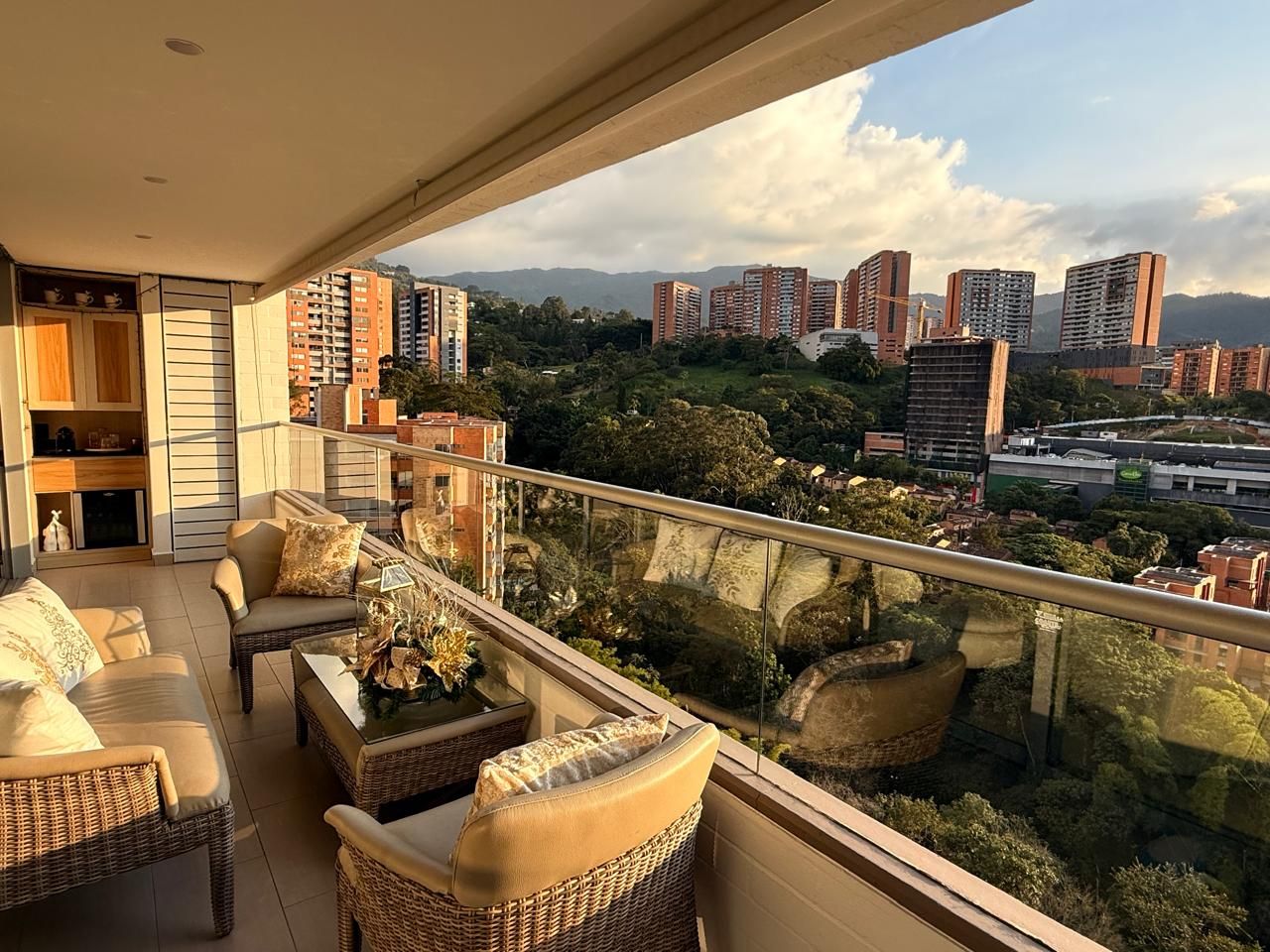 Apartamento en venta Antioquia Envigado La Mesa 140 m2 Habitaciones 4 Baños 4 Garajes 2 Precio $1160000000
