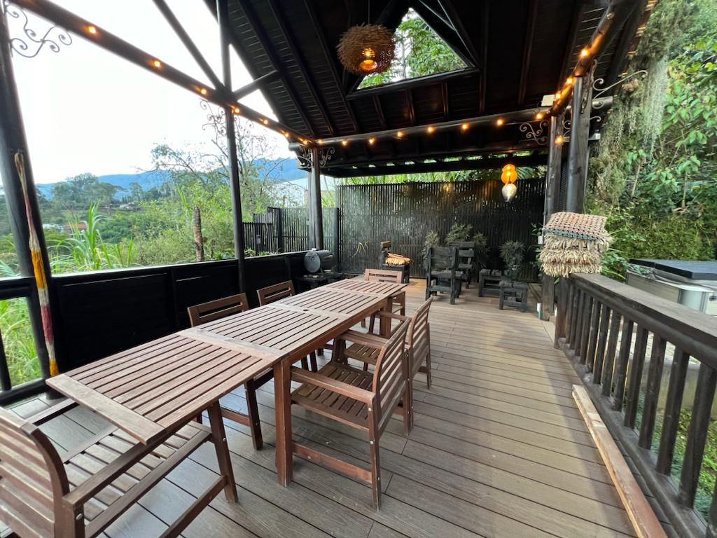 Casa en venta Antioquia Envigado La Mesa 235 m2 Habitaciones 3 Baños 3 Garajes 2 Precio $1390000000