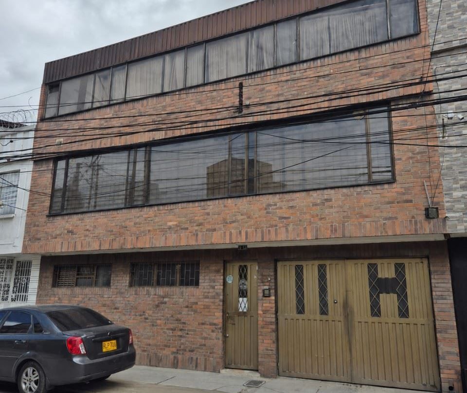 Bodega en arriendo Cundinamarca Bogotá Salazar Gomez 500 m2 Habitaciones 0 Baños 3 Garajes 1 Precio $9000000