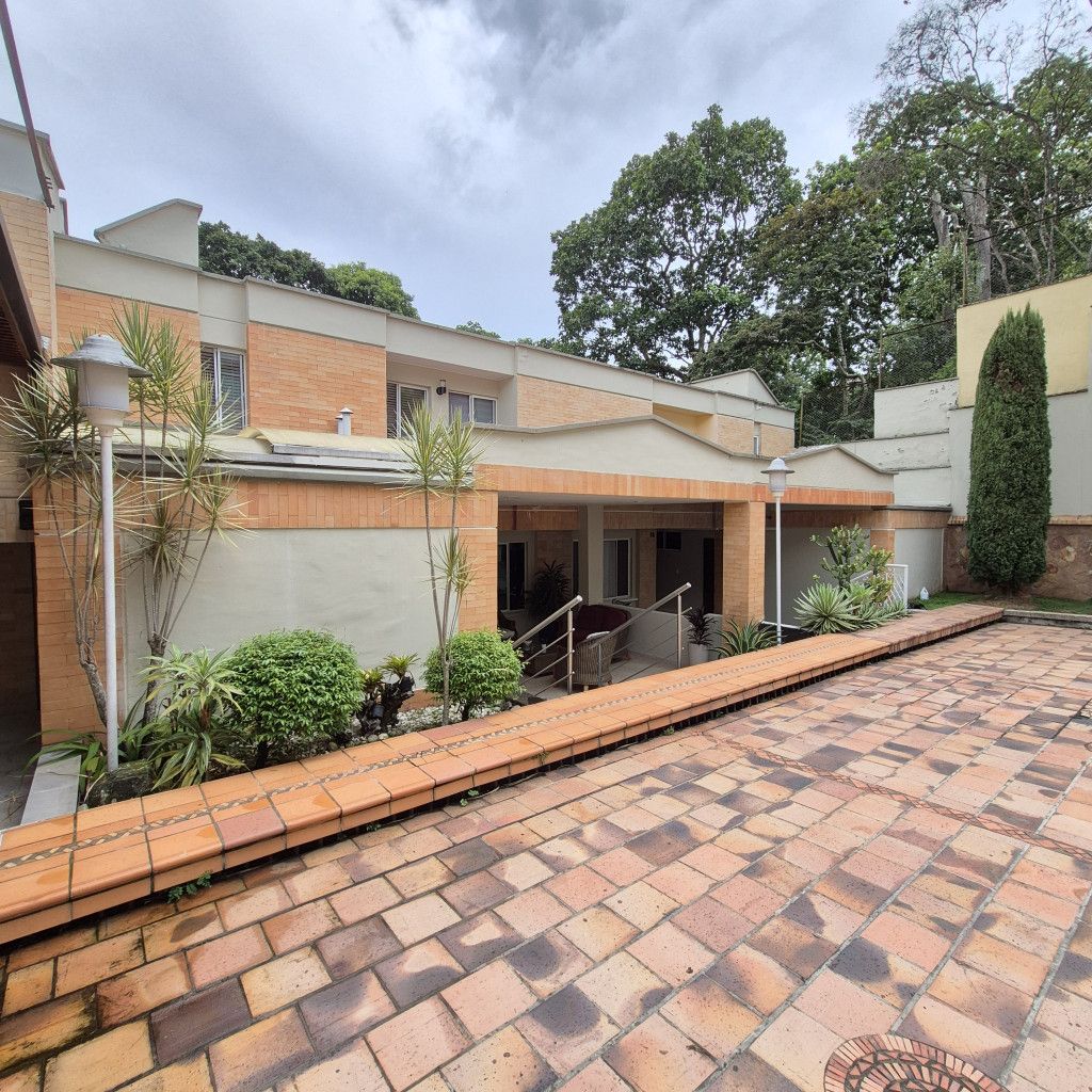 Casa en venta Santander Bucaramanga Unidad Residencial Cantabria Ii Etapa 260 m2 Habitaciones 5 Baños 7 Garajes 2 Precio $2500000000