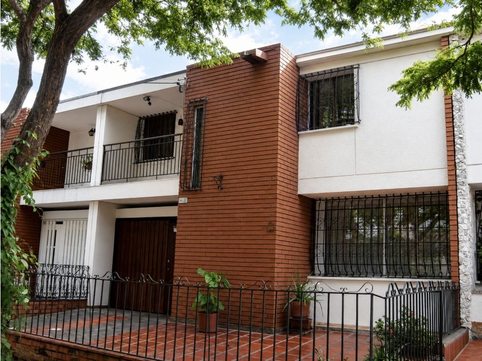 Casa en arriendo Valle Del Cauca Cali Prados Del Norte 160 m2 Habitaciones 4 Baños 4 Garajes 2 Precio $3000000