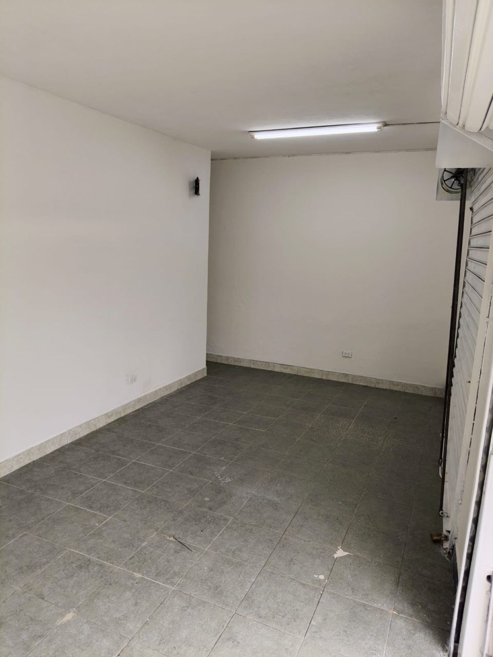 Local en arriendo Valle Del Cauca Cali Manzanares 20 m2 Habitaciones 0 Baños 1 Garajes 0 Precio $1000000