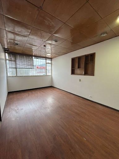 Casa en arriendo Cundinamarca Bogotá Estoril 380 m2 Habitaciones 5 Baños 4 Garajes 1 Precio $7500000