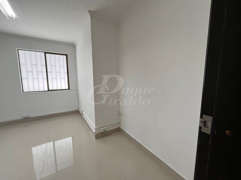 Oficina en arriendo Antioquia Medellín San Bernardo 12 m2 Habitaciones 0 Baños 1 Garajes 0 Precio $1100000