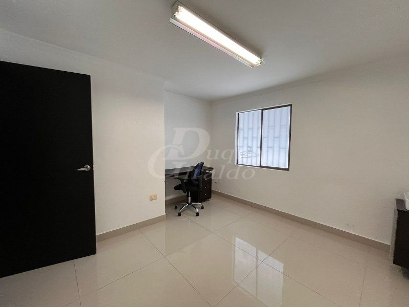Oficina en arriendo Antioquia Medellín San Bernardo 12 m2 Habitaciones 0 Baños 1 Garajes 0 Precio $1100000
