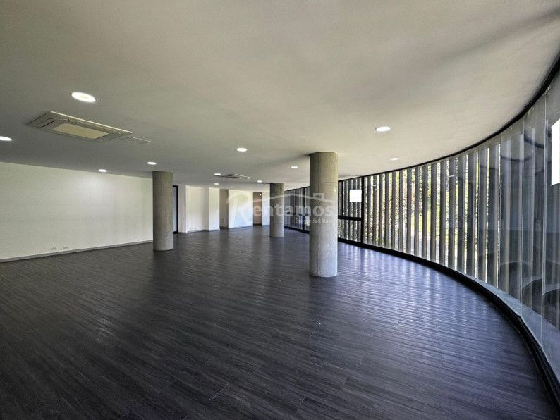Oficina en arriendo Antioquia Medellín La Linde 172 m2 Habitaciones 0 Baños 2 Garajes 4 Precio $15800000
