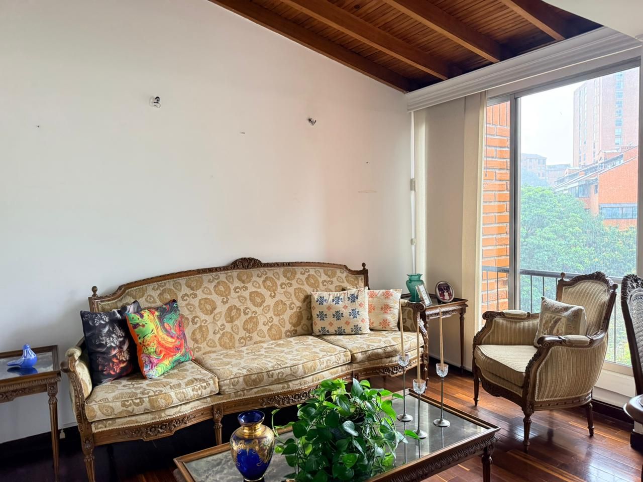 Apartamento en arriendo o venta Antioquia Envigado Zúñiga 100 m2 Habitaciones 3 Baños 3 Garajes 1 Precio venta $695000000 Precio arriendo $4200000
