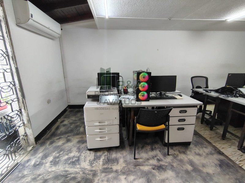 Casa en arriendo o venta Antioquia Medellín San Bernardo 180 m2 Habitaciones 5 Baños 2 Garajes 0 Precio venta $900000000 Precio arriendo $4500000