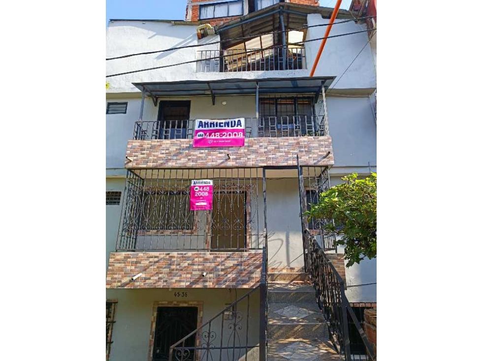 Casa en arriendo Antioquia Medellín Manrique Central No1 120 m2 Habitaciones 4 Baños 2 Garajes 0 Precio $1600000