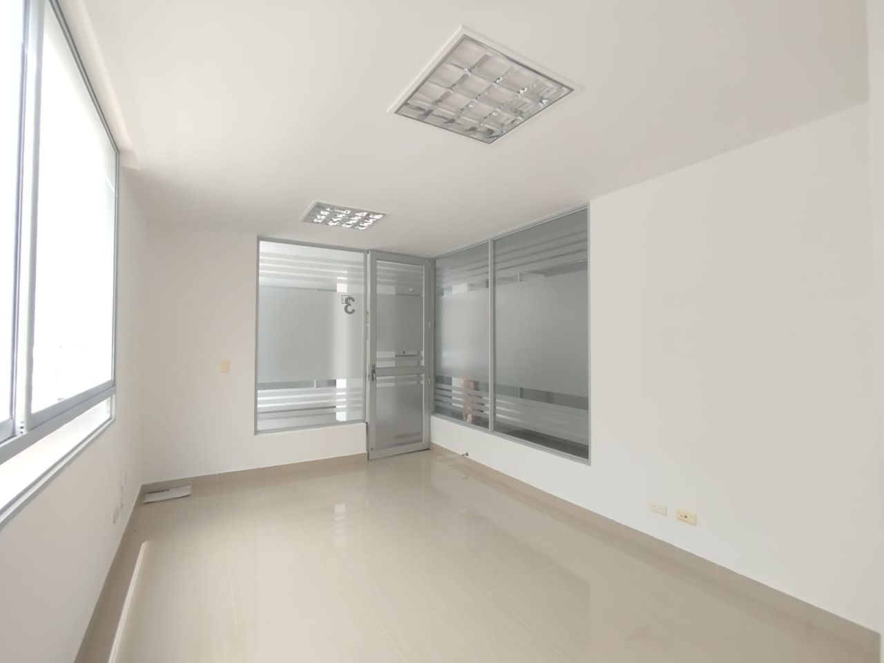 Oficina en arriendo o venta Risaralda Pereira Jardin De Velez Y Velez 20 m2 Habitaciones 0 Baños 1 Garajes 0 Precio venta $150000000 Precio arriendo $1800000
