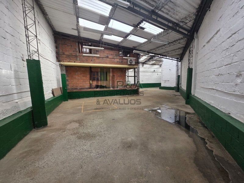 Bodega en arriendo o venta Antioquia Medellín San Bernardo 351 m2 Habitaciones 0 Baños 2 Garajes 0 Precio venta $1500000000 Precio arriendo $12500000
