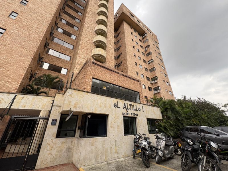 Apartamento en arriendo Valle Del Cauca Cali El Bosque 170 m2 Habitaciones 3 Baños 4 Garajes 2 Precio $5520000