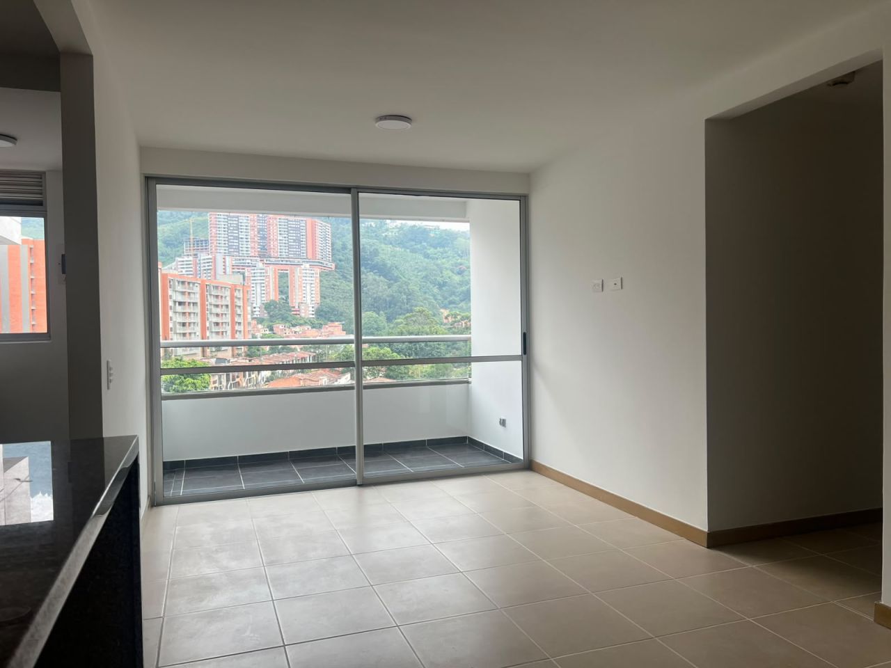 Apartamento en arriendo Antioquia Envigado La Paz 82 m2 Habitaciones 3 Baños 2 Garajes 1 Precio $3250000