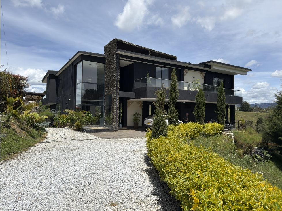 Casa en arriendo Antioquia Rionegro Rionegro 1200 m2 Habitaciones 4 Baños 9 Garajes 3 Precio $25000000