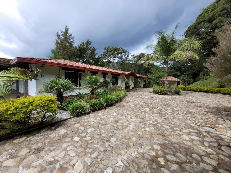 Casa en arriendo Antioquia El Retiro El Retiro 470 m2 Habitaciones 5 Baños 6 Garajes 4 Precio $14000000