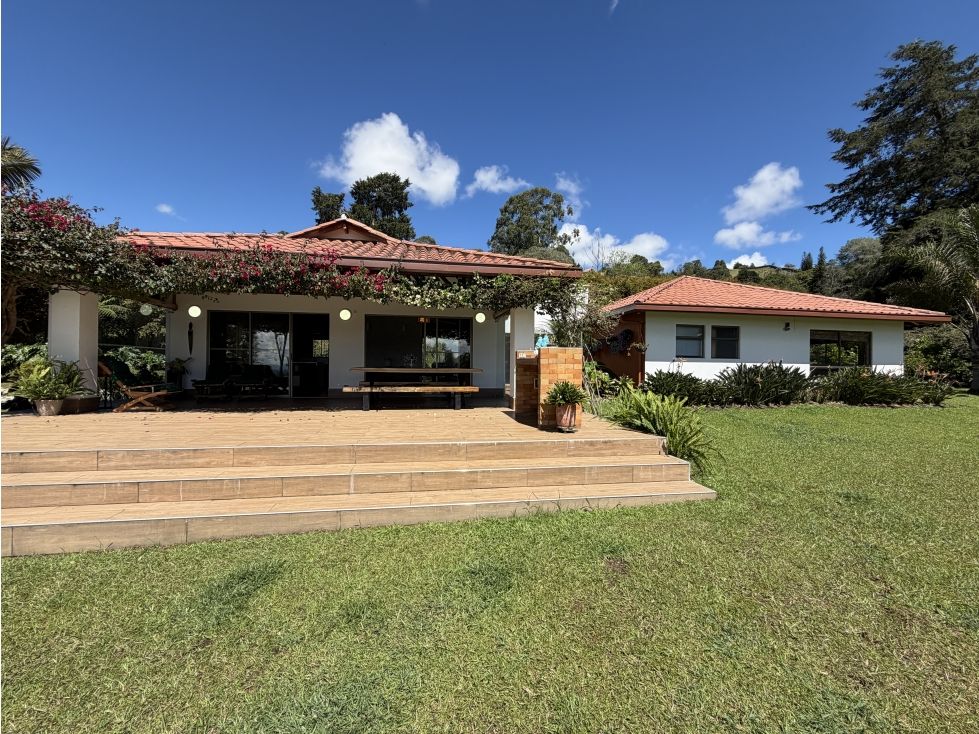 Finca en venta Antioquia Rionegro Belchite 220 m2 Habitaciones 3 Baños 3 Garajes 2 Precio $5000000000
