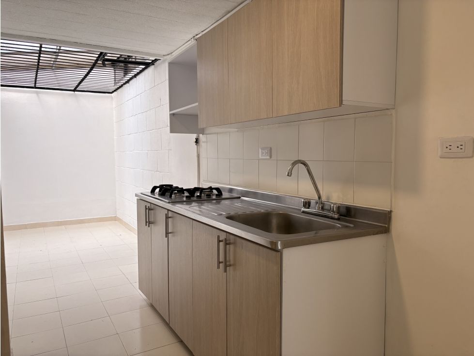Casa en arriendo Antioquia Sabaneta Los Alcázares 72 m2 Habitaciones 3 Baños 2 Garajes 0 Precio $2500000