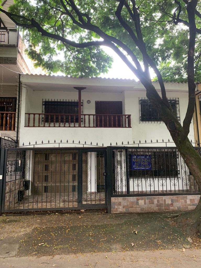 Casa en arriendo Valle Del Cauca Cali Prados Del Norte 180 m2 Habitaciones 4 Baños 4 Garajes 1 Precio $3800000