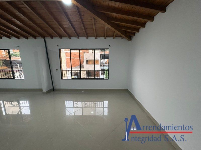 Apartamento en arriendo Antioquia Medellín Las Violetas 141 m2 Habitaciones 3 Baños 2 Garajes 0 Precio $4100000