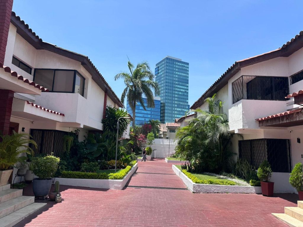 Casa en arriendo Atlántico Barranquilla Villa Country 240 m2 Habitaciones 3 Baños 3 Garajes 2 Precio $6500000