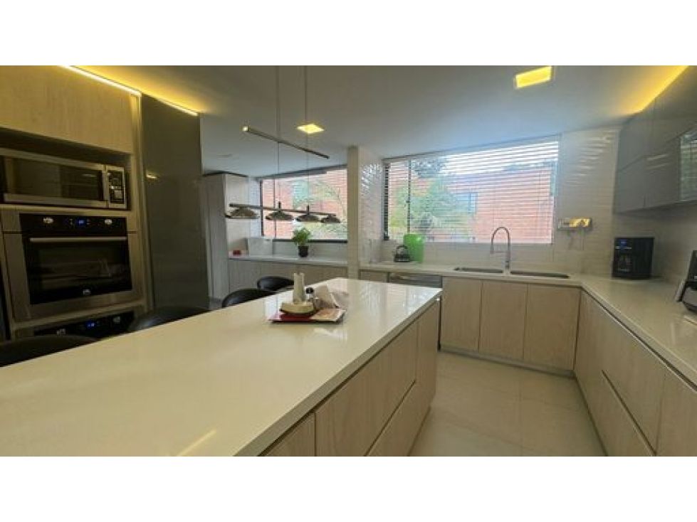 Apartamento en venta Cundinamarca Bogotá Suba Naranjos 300 m2 Habitaciones 3 Baños 4 Garajes 3 Precio $1450000000
