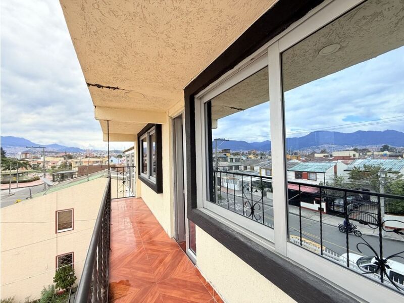 Casa en venta Cundinamarca Bogotá Ciudad Villamayor Antigua 200 m2 Habitaciones 5 Baños 4 Garajes 2 Precio $700000000
