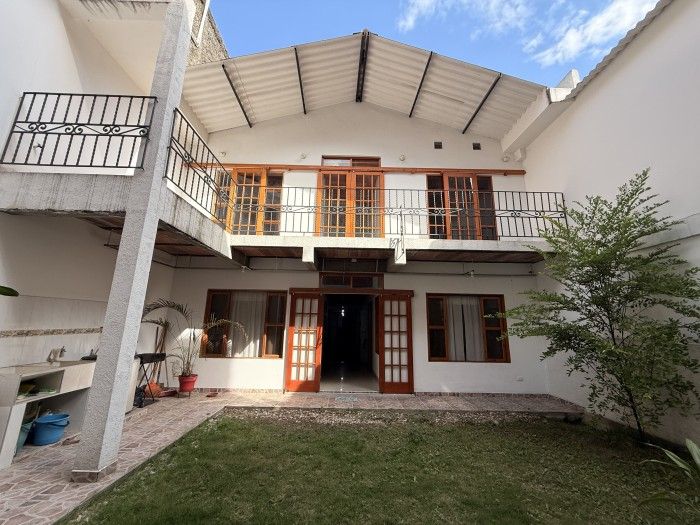 Casa en venta Valle Del Cauca Cali El Bosque 334 m2 Habitaciones 8 Baños 3 Garajes 0 Precio $750000000