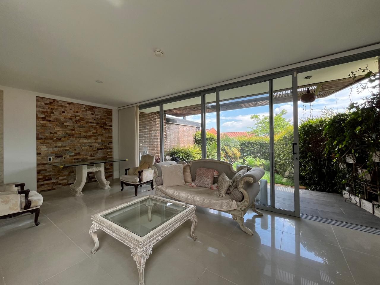 Casa en arriendo Antioquia Medellín Loma El Atravesado 190 m2 Habitaciones 3 Baños 4 Garajes 2 Precio $12800000