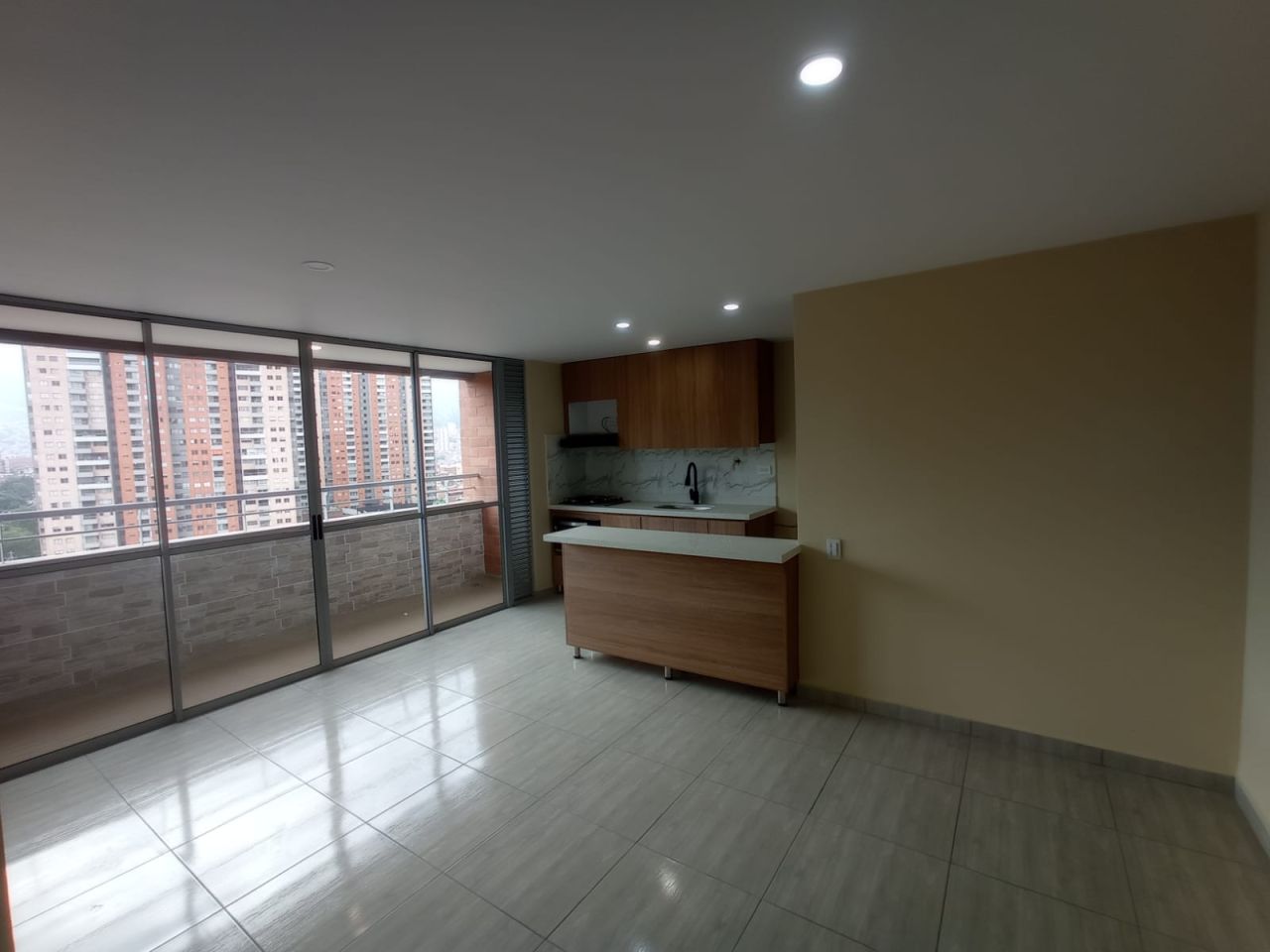 Apartamento en arriendo Antioquia Bello Zona Industrial 1 71 m2 Habitaciones 3 Baños 2 Garajes 1 Precio $2500000