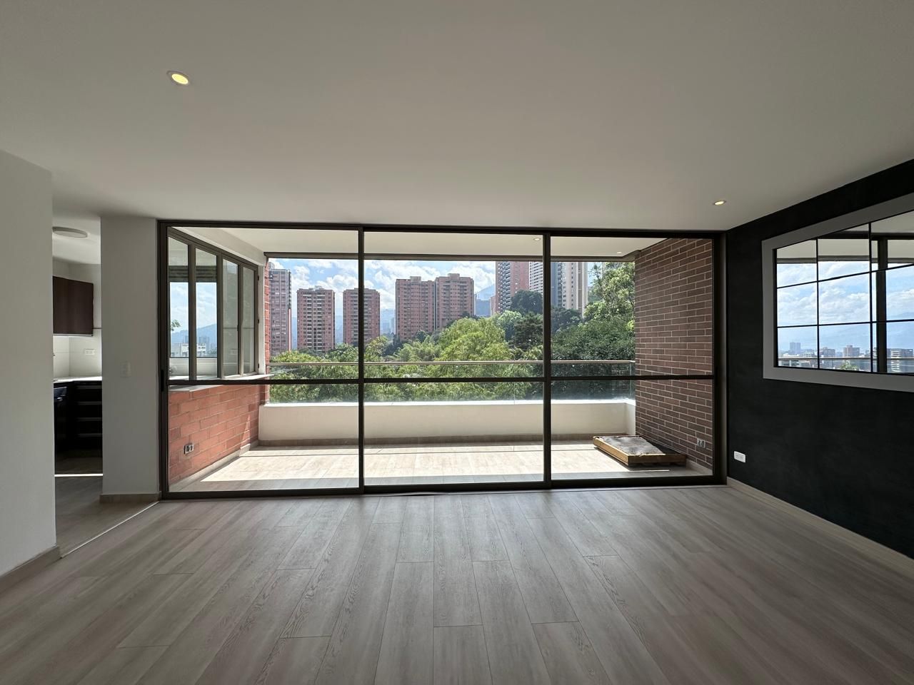 Apartamento en arriendo Antioquia Medellín Los Balsos No 1 87 m2 Habitaciones 2 Baños 2 Garajes 2 Precio $6350000