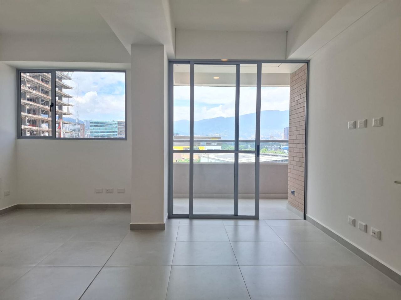 Apartamento en arriendo Antioquia Envigado Jardines 70 m2 Habitaciones 2 Baños 2 Garajes 1 Precio $4600000