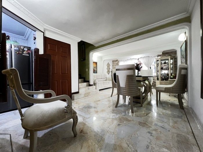Casa en venta Valle Del Cauca Cali Urbanización San Joaquín 100 m2 Habitaciones 4 Baños 2 Garajes 1 Precio $395000000