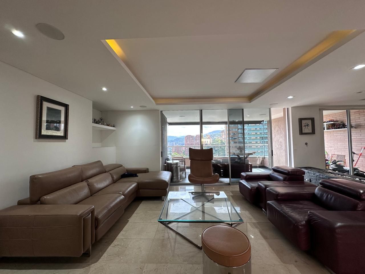 Apartamento en venta Antioquia Medellín El Tesoro 240 m2 Habitaciones 3 Baños 4 Garajes 4 Precio $2450000000